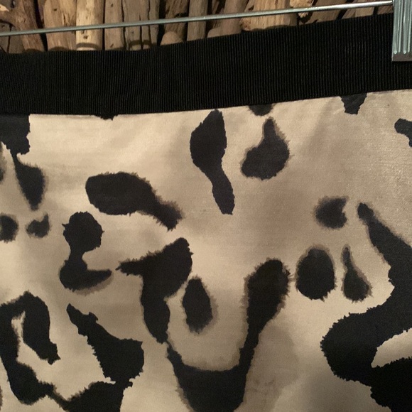 Beautiful Ann Taylor lined Animal print skirt - Picture 2 of 5